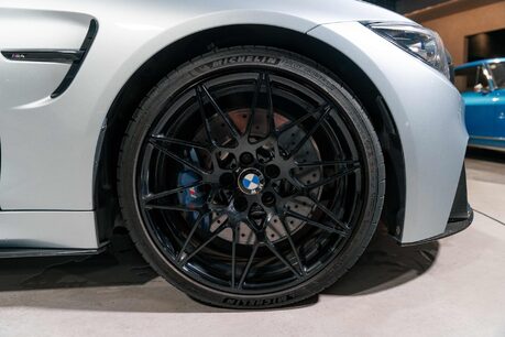 BMW M4 COMPETITION. M COMPETITION PACK. CARBON INT & EXT. HUD. HARMAN/KARDON AUDIO 9