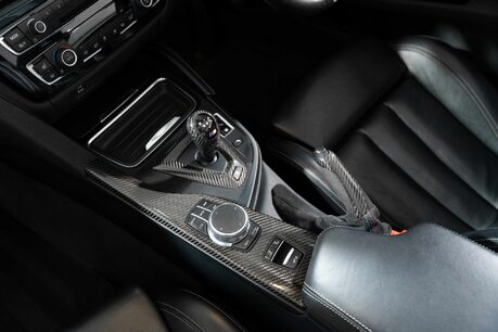 BMW M4 COMPETITION. M COMPETITION PACK. CARBON INT & EXT. HUD. HARMAN/KARDON AUDIO 22