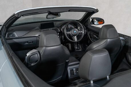 BMW M4 COMPETITION. M COMPETITION PACK. CARBON INT & EXT. HUD. HARMAN/KARDON AUDIO 12