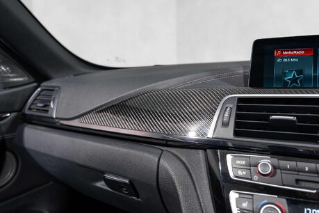 BMW M4 COMPETITION. M COMPETITION PACK. CARBON INT & EXT. HUD. HARMAN/KARDON AUDIO 24