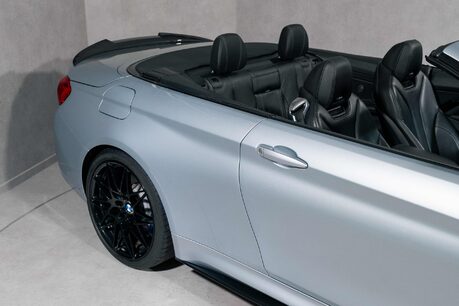 BMW M4 COMPETITION. M COMPETITION PACK. CARBON INT & EXT. HUD. HARMAN/KARDON AUDIO 28