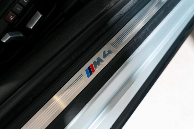 BMW M4 COMPETITION. M COMPETITION PACK. CARBON INT & EXT. HUD. HARMAN/KARDON AUDIO 4