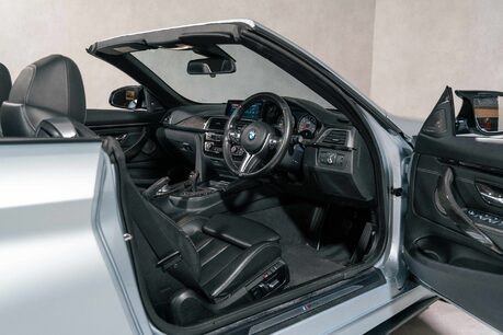 BMW M4 COMPETITION. M COMPETITION PACK. CARBON INT & EXT. HUD. HARMAN/KARDON AUDIO 11