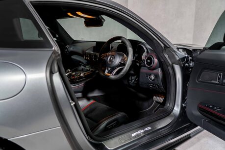 Mercedes-Benz Amg GT S EDITION 1. 1 OF 375. AERODYNAMIC PACKAGE. CARBON ROOF. 10