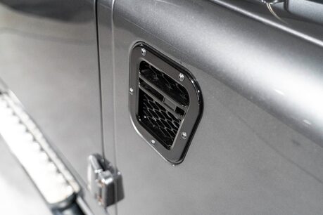 Land Rover Defender 90 TD XS STATION WAGON. COMPREHENSIVE LSH. VB AIR SUSPENSION. KHAN WHEELS. 41