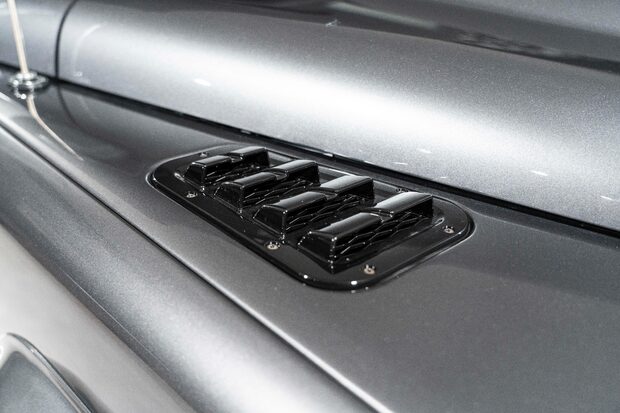 Land Rover Defender 90 TD XS STATION WAGON. COMPREHENSIVE LSH. VB AIR SUSPENSION. KHAN WHEELS. 5