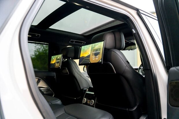 Land Rover Range Rover SV. HUGE SPEC. REAR SEAT ENTERTAINMENT. CERAMIC INTERIOR FINISHERS. 23S. 5