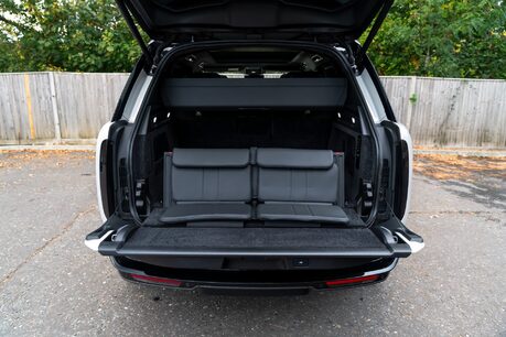 Land Rover Range Rover SV. HUGE SPEC. REAR SEAT ENTERTAINMENT. CERAMIC INTERIOR FINISHERS. 23S. 28