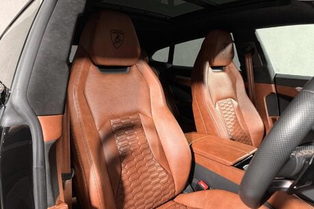 Lamborghini Urus V8. LAMBO WARRANTY UNTIL NOV. ADAS PACK. HEATED, COOLED & MASSAGE SEATS. 17