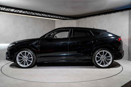 Lamborghini Urus V8. LAMBO WARRANTY UNTIL NOV. ADAS PACK. HEATED, COOLED & MASSAGE SEATS. 8