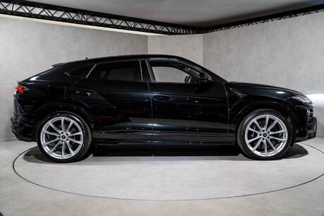 Lamborghini Urus V8. LAMBO WARRANTY UNTIL NOV. ADAS PACK. HEATED, COOLED & MASSAGE SEATS. 7