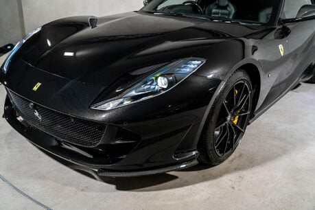 Ferrari 812 Superfast HUGE SPECIFICATION. CARBON FIBRE ENGINE COVERS. CARBON INT & EXT. LIFT. 37