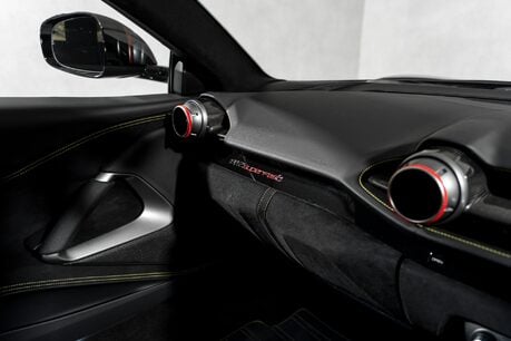 Ferrari 812 Superfast HUGE SPECIFICATION. CARBON FIBRE ENGINE COVERS. CARBON INT & EXT. LIFT. 23
