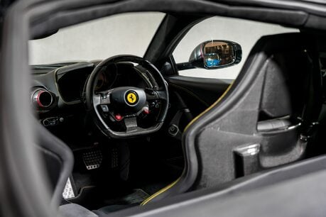 Ferrari 812 Superfast HUGE SPECIFICATION. CARBON FIBRE ENGINE COVERS. CARBON INT & EXT. LIFT. 22