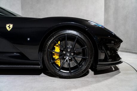 Ferrari 812 Superfast HUGE SPECIFICATION. CARBON FIBRE ENGINE COVERS. CARBON INT & EXT. LIFT. 9