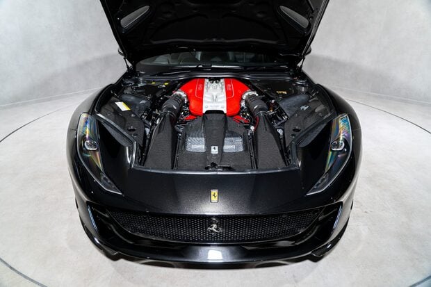 Ferrari 812 Superfast HUGE SPECIFICATION. CARBON FIBRE ENGINE COVERS. CARBON INT & EXT. LIFT. 3