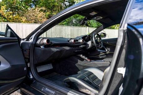 Ferrari 812 Superfast HUGE SPECIFICATION. CARBON FIBRE ENGINE COVERS. CARBON INT & EXT. LIFT. 11