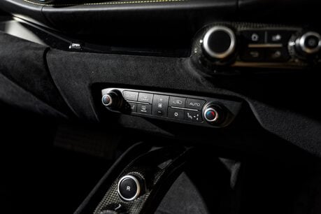 Ferrari 812 Superfast HUGE SPECIFICATION. CARBON FIBRE ENGINE COVERS. CARBON INT & EXT. LIFT. 25