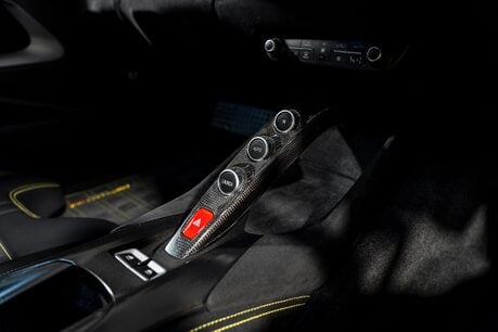 Ferrari 812 Superfast HUGE SPECIFICATION. CARBON FIBRE ENGINE COVERS. CARBON INT & EXT. LIFT. 24