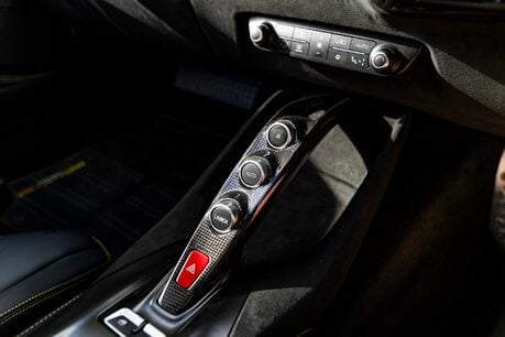 Ferrari 812 Superfast HUGE SPECIFICATION. CARBON FIBRE ENGINE COVERS. CARBON INT & EXT. LIFT. 16