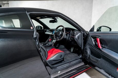Nissan GT-R NISMO. UK SUPPLIED. EXTREMELY RARE EXAMPLE. COMPREHENSIVE SERVICE HISTORY. 13