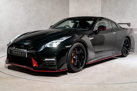 Nissan GT-R NISMO. UK SUPPLIED. EXTREMELY RARE EXAMPLE. COMPREHENSIVE SERVICE HISTORY. 3