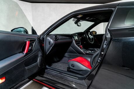 Nissan GT-R NISMO. UK SUPPLIED. EXTREMELY RARE EXAMPLE. COMPREHENSIVE SERVICE HISTORY. 14