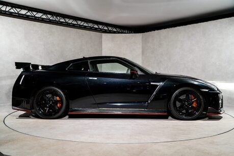 Nissan GT-R NISMO. UK SUPPLIED. EXTREMELY RARE EXAMPLE. COMPREHENSIVE SERVICE HISTORY. 7