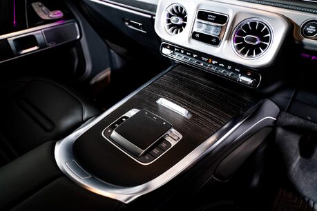 Mercedes-Benz G Series G 450 D AMG LINE PREMIUM PLUS. NIGHT PACKAGE. SLIDING SUNROOF. BURMESTER. 24