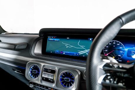 Mercedes-Benz G Series G 450 D AMG LINE PREMIUM PLUS. NIGHT PACKAGE. SLIDING SUNROOF. BURMESTER. 37