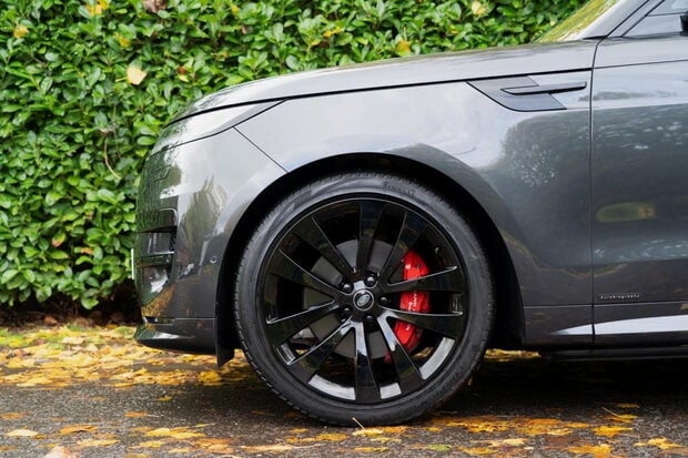 Land Rover Range Rover Sport AUTOBIOGRAPHY MHEV. BLACK PACK. DEPLOYABLE SIDE STEPS. PANO ROOF. 23S. 4