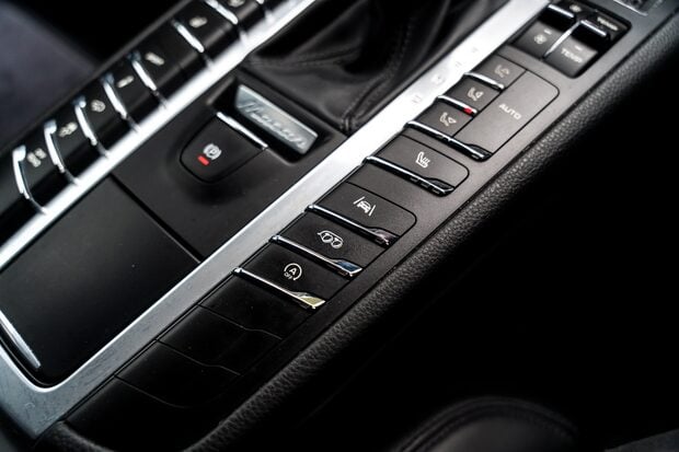 Porsche Macan GTS PDK. WARRANTY. EXCELLENT PSH. SPORT DESIGN PACKAGE. SPORTS EXHAUST. 5