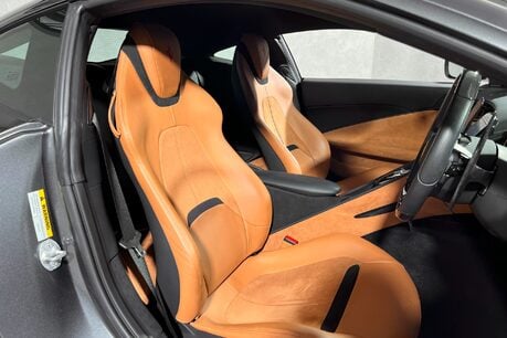 Ferrari Roma WARRANTY. PASSENGER DISPLAY. CARPLAY. SPORTS EXHAUST. CARBON STEERING WHEEL 12