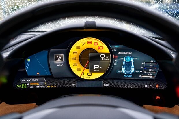 Ferrari Roma WARRANTY. PASSENGER DISPLAY. CARPLAY. SPORTS EXHAUST. CARBON STEERING WHEEL 4