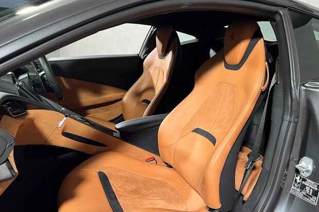 Ferrari Roma WARRANTY. PASSENGER DISPLAY. CARPLAY. SPORTS EXHAUST. CARBON STEERING WHEEL 2