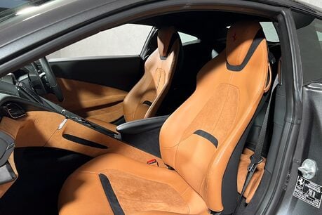 Ferrari Roma WARRANTY. PASSENGER DISPLAY. CARPLAY. SPORTS EXHAUST. CARBON STEERING WHEEL 13