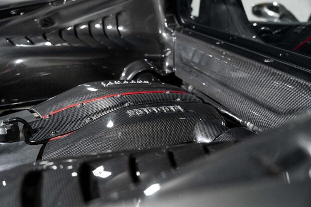 Ferrari 488 Pista FULL FSH. CARBON FIBRE INT & EXT PACK. HISTORIC PAINTWORK. 5