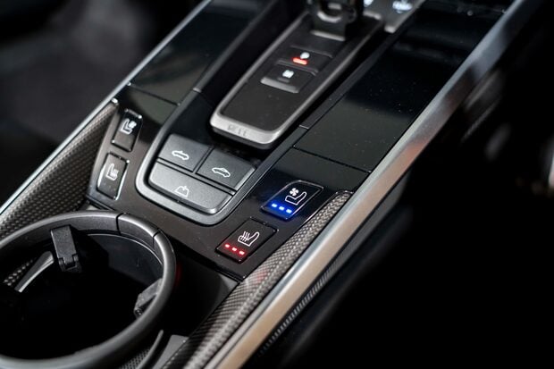 Porsche 911 TURBO S PDK. SPORTS CHRONO. HEATED & VENTILATED SEATS. PCCBS. SPORT EXHAUST 3