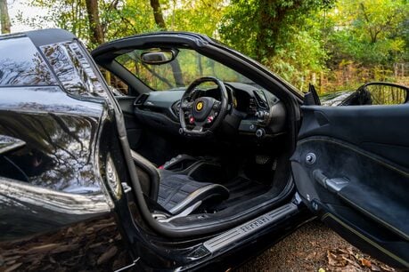 Ferrari 488 SPIDER. CARBON INTERIOR. PASSENGER DISPLAY. LIFT. CARPLAY. FRONT END PPF. 9
