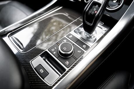 Land Rover Range Rover Sport SVR CARBON EDITION. HUGE SPEC. HEATED & COOLED SEATS. HUD. PANO ROOF. 18