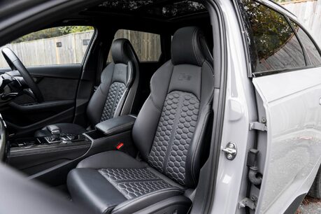 Audi RS4 AVANT QUATTRO CARBON BLACK. PANORAMIC ROOF. B&O. COMFORT AND SOUND PACK. 11