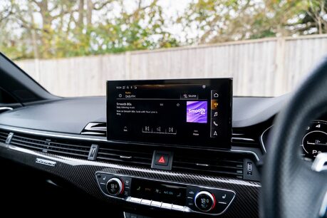 Audi RS4 AVANT QUATTRO CARBON BLACK. PANORAMIC ROOF. B&O. COMFORT AND SOUND PACK. 18