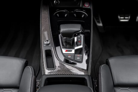 Audi RS4 AVANT QUATTRO CARBON BLACK. PANORAMIC ROOF. B&O. COMFORT AND SOUND PACK. 17