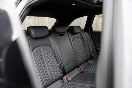 Audi RS4 AVANT QUATTRO CARBON BLACK. PANORAMIC ROOF. B&O. COMFORT AND SOUND PACK. 13