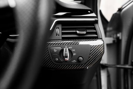 Audi RS4 AVANT QUATTRO CARBON BLACK. PANORAMIC ROOF. B&O. COMFORT AND SOUND PACK. 26