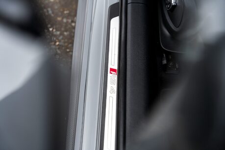 Audi RS4 AVANT QUATTRO CARBON BLACK. PANORAMIC ROOF. B&O. COMFORT AND SOUND PACK. 8