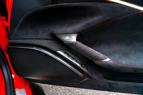 Ferrari Roma WARRANTY. PASSENGER DISPLAY. CARBON STEERING WHEEL. MAGNERIDE SUSPENSION. 29