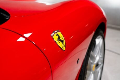 Ferrari Roma WARRANTY. PASSENGER DISPLAY. CARBON STEERING WHEEL. MAGNERIDE SUSPENSION. 39