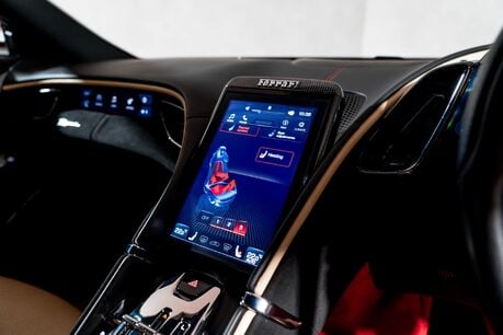 Ferrari Roma WARRANTY. PASSENGER DISPLAY. CARBON STEERING WHEEL. MAGNERIDE SUSPENSION. 25