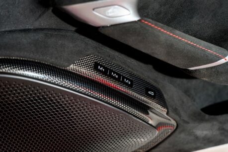 Ferrari Roma WARRANTY. PASSENGER DISPLAY. CARBON STEERING WHEEL. MAGNERIDE SUSPENSION. 47